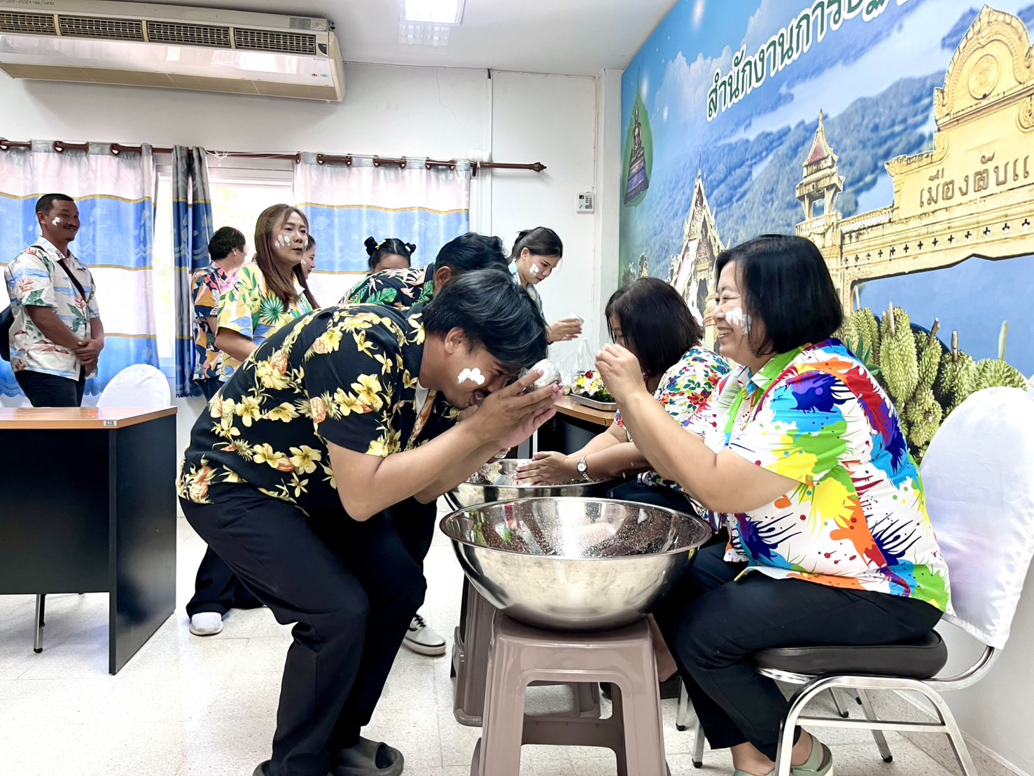 title - ส.ป.ก.อุตรดิตถ์ จัดพิธีทำบุญสำนักงาน สรงน้ำพระพุทธรูป และรดน้ำขอพรผู้อาวุโสของสำนักงาน และร่วมพิธีสรงน้ำพระ ณ จวนผู้ว่าราชการจังหวัดอุตรดิตถ์ เนื่องในเทศกาลสงกรานต์ ปี ๒๕๖๙