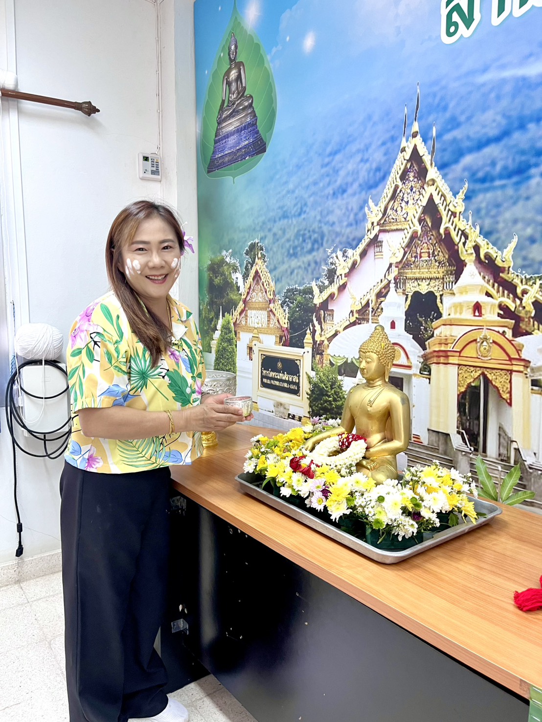 title - ส.ป.ก.อุตรดิตถ์ จัดพิธีทำบุญสำนักงาน สรงน้ำพระพุทธรูป และรดน้ำขอพรผู้อาวุโสของสำนักงาน และร่วมพิธีสรงน้ำพระ ณ จวนผู้ว่าราชการจังหวัดอุตรดิตถ์ เนื่องในเทศกาลสงกรานต์ ปี ๒๕๖๙