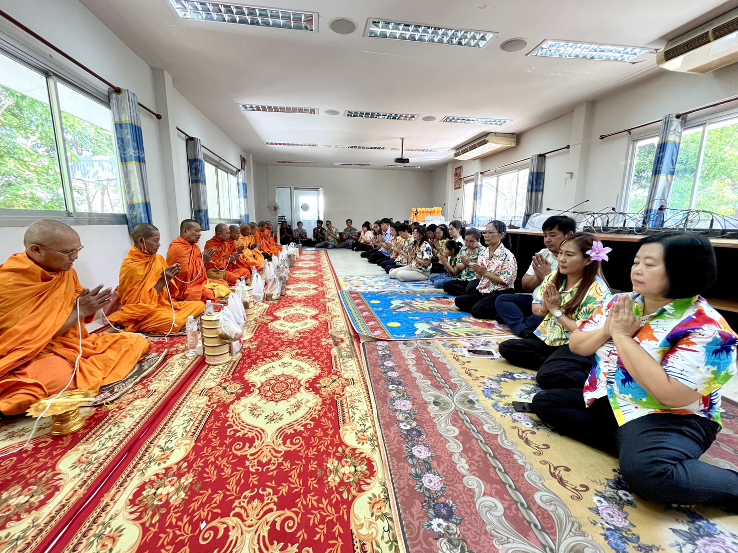 title - ส.ป.ก.อุตรดิตถ์ จัดพิธีทำบุญสำนักงาน สรงน้ำพระพุทธรูป และรดน้ำขอพรผู้อาวุโสของสำนักงาน และร่วมพิธีสรงน้ำพระ ณ จวนผู้ว่าราชการจังหวัดอุตรดิตถ์ เนื่องในเทศกาลสงกรานต์ ปี ๒๕๖๙
