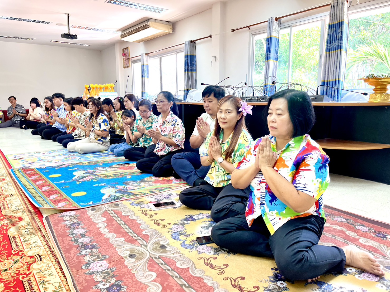 title - ส.ป.ก.อุตรดิตถ์ จัดพิธีทำบุญสำนักงาน สรงน้ำพระพุทธรูป และรดน้ำขอพรผู้อาวุโสของสำนักงาน และร่วมพิธีสรงน้ำพระ ณ จวนผู้ว่าราชการจังหวัดอุตรดิตถ์ เนื่องในเทศกาลสงกรานต์ ปี ๒๕๖๙