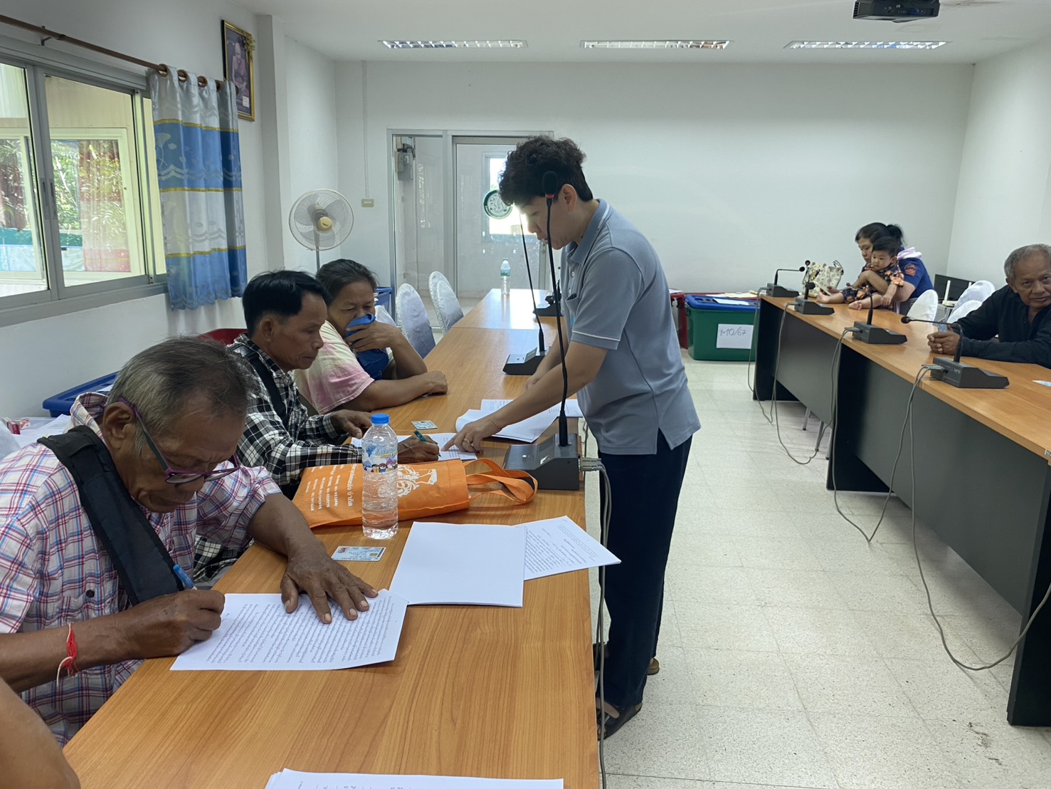 title - ส.ป.ก.อุตรดิตถ์ สนับสนุนสินเชื่อเงินกองทุนการปฏิรูปที่ดินเพื่อเกษตรกรรม ให้กับเกษตรกรในเขตปฏิรูปที่ดิน ครั้งที่ ๔/๒๕๖๙