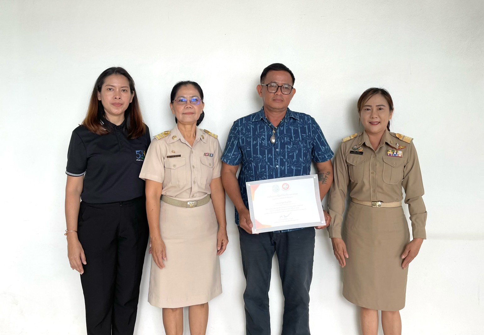 title - ส.ป.ก.อุตรดิตถ์ ร่วมประชุมคณะกรมการจังหวัดและหัวหน้าส่วนราชการ พร้อมมอบประกาศนียบัตรอาสาสมัครปฏิรูปที่ดินเพื่อเกษตรกรรม (อสปก.) ดีเด่น ระดับจังหวัด ของสำนักงานการปฏิรูปที่ดินเพื่อเกษตรกรรม ประจำปี พ.ศ. ๒๕๖๘