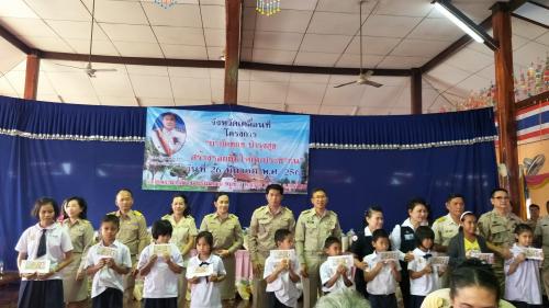 วันจันทร์ที่ 26 มีนาคม 2561 นายมณู วงศ์สุนทร ปฏิรูปที่ดินจังหวัดอุตรดิตถ์ พร้อมด้วยเจ้าหน้าที่ ส.ป.ก.อุตรดิตถ์ ร่วมกิจกรรม  “บำบัดทุกข์  บำรุงสุขสร้างรอยยิ้มให้ประชาชนจังหวัดอุตรดิตถ์”  ประจำเดือน มีนาคม 2561 ณ ศาลาการเปรียญ วัดพระฝางสวางคบุรี ม.3 ต.ผาจุก