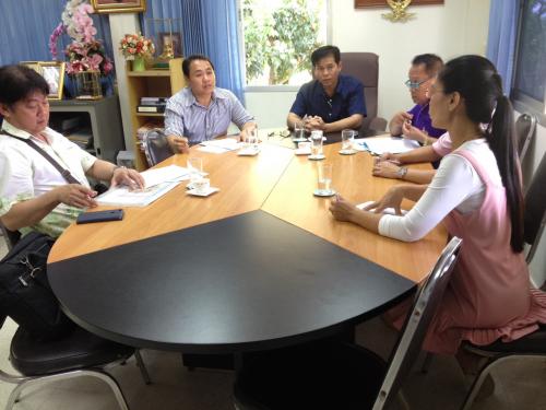 นายภักดี ภักดีเมฆ นายช่างสำรวจชำนาญงาน กลุ่มระบบข้อมูลที่ดินและแผนที่เชิงเลข ศูนย์เทคโนโลยีสารสนเทศและการสื่อสาร ส.ป.ก. ได้เดินทางมาให้แนวทางแก้ไขปัญหาฐานข้อมูลการจัดที่ดิน (Digital Map และ Alro Land Online)ของ ส.ป.ก.อุตรดิตถ์ เมื่อวันอังคารที่ 15 พ.ค 61