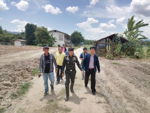 นายมณู วงศ์สุนทร ปฏิรูปที่ดินจังหวัดอุตรดิตถ์  ร่วมบูรณาการโครงการอาหารกลางวันแก่นักเรียนโรงเรียนบ้านวังโป่ง ต.ผักขวง อ.ทองแสนขัน จ.อุตรดิตถ์   พร้อมทั้งออกสำรวจพื้นที่ เพื่อการดำเนินงานโครงการสร้างฝายชะลอน้ำ เมื่อวันอังคารที่ 5 มิ.ย.61                  