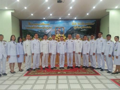 นายมณู วงศ์สุนทร ปฏิรูปที่ดินจังหวัดอุตรดิตถ์ พร้อมด้วยเจ้าหน้าที่ ส.ป.ก.อุตรดิตถ์ ร่วมพิธีวางพานพุ่มดอกไม้สดเนื่องใน “วันพระบิดาแห่งฝนหลวง” ประจำปี 2561 ณ หอประชุมที่ว่าการอำเภอเมืองอุตรดิตถ์ จ.อุตรดิตถ์ เมื่อวันพุธที่ 15 พ.ย. 61