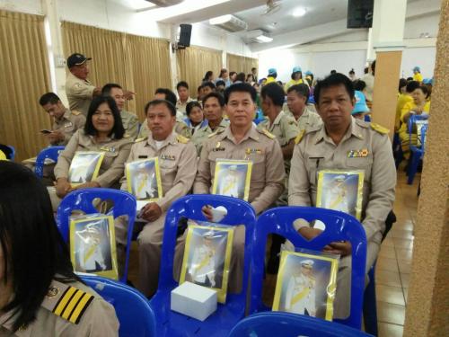 นายมณู วงศ์สุนทร ปฏิรูปที่ดินจังหวัดอุตรดิตถ์ พร้อมด้วยเจ้าหน้าที่ ส.ป.ก.อุตรดิตถ์ เข้าร่วมโครงการสัมมนาเครือข่ายเสริมสร้างความรู้เกี่ยวกับสถานบันพระมหากษัตริย์ ณ หอประชุมมหาวิทยาลัยราชภัฏอุตรดิตถ์ อ.เมือง จ.อุตรดิตถ์ เมื่อวันพุธที่ 28 พ.ย. 61