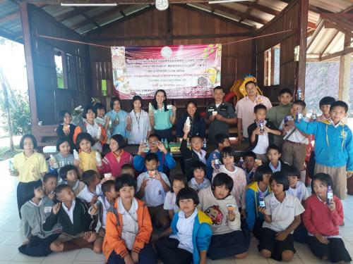 กลุ่มยุทธศาสตร์และการปฏิรูปที่ดิน ส.ป.ก.อุตรดิตถ์ ดำเนินการจัดฝึกอบรม หลักสูตรการส่งเสริมการอนุรักษ์ทรัพยากรและการใช้ประโยชน์ทรัพยากร กิจกรรมแปรรูปสมุนไพร ณ โรงเรียน ตชด.ยอดโพธิ์ทอง ม.1 ต.บ่อเบี้ย อ.บ้านโคก จ.อุตรดิตถ์ เมื่อวันอังคารที่ 25 ธ.ค.61