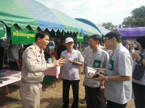 นายมณู วงศ์สุนทร ปฏิรูปที่ดินจังหวัดอุตรดิตถ์ พร้อมด้วยเจ้าหน้าที่ ส.ป.ก.อุตรดิตถ์ เข้าร่วมกิจกรรมออกหน่วย “บำบัดทุกข์ บำรุงสุข สร้างรอยยิ้มให้กับประชาชนจังหวัดอุตรดิตถ์” ณ โรงเรียนบ้านโคน ม.4 ต.บ้านโคน อ.พิชัย จ.อุตรดิตถ์ เมื่อวันพฤหัสบดีที่ 17 ม.ค.62