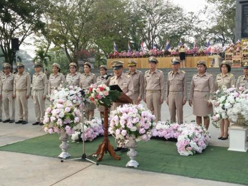 นายมณู วงศ์สุนทร ปฏิรูปที่ดินจังหวัดอุตรดิตถ์ พร้อมด้วยเจ้าหน้าที่ ส.ป.ก.อุตรดิตถ์ ร่วมพิธีถวายราชสักการะฯ พระบาทสมเด็จพระจุลจอมเกล้าเจ้าอยู่หัว (รัชกาลที่ 5) เนื่องในโอกาส “วันท้องถิ่นไทย ประจำปี 2562” ณ ลานอเนกประสงค์ริมน่าน เมื่อวันจันทร์ที่ 18 มี.ค.62