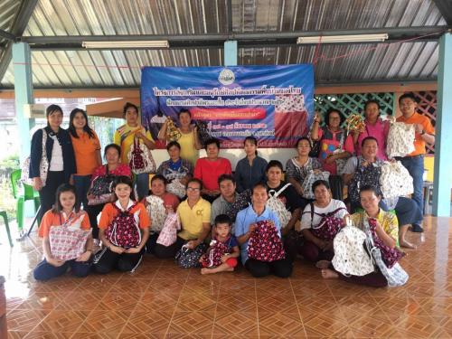 ส.ป.ก.อุตรดิตถ์ ดำเนินการจัดฝึกอบรมในโครงการส่งเสริมและสร้างทักษะในการประกอบอาชีพทั้งในและนอกภาคเกษตร ประจำปีงบประมาณ 2563 หลักสูตร การตัดเย็บกระเป๋าผ้า ณ ศาลาประชาคม ม.7 ต.ป่าคาย อ.ทองแสนขัน จ.อุตรดิตถ์ ระหว่างวันที่ 17-19 ธ.ค.62