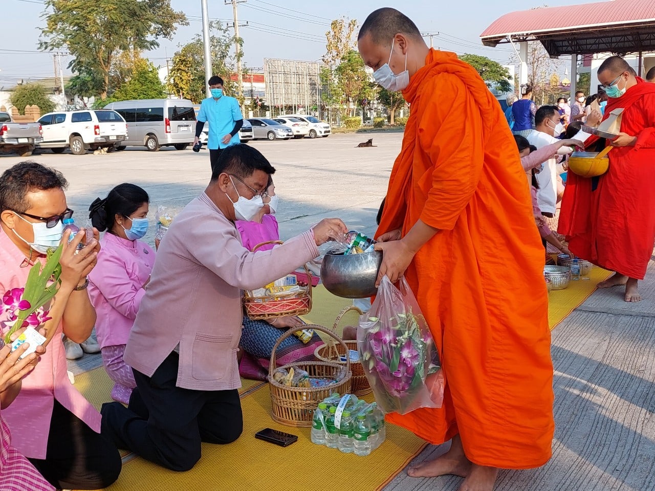 ส.ป.ก.ยโสธร เข้าร่วมพิธีทำบุญตักบาตร เนื่องในวันสถาปนา จังหวัดยโสธร “สะออน 50 ปี ศรียโสธร” 