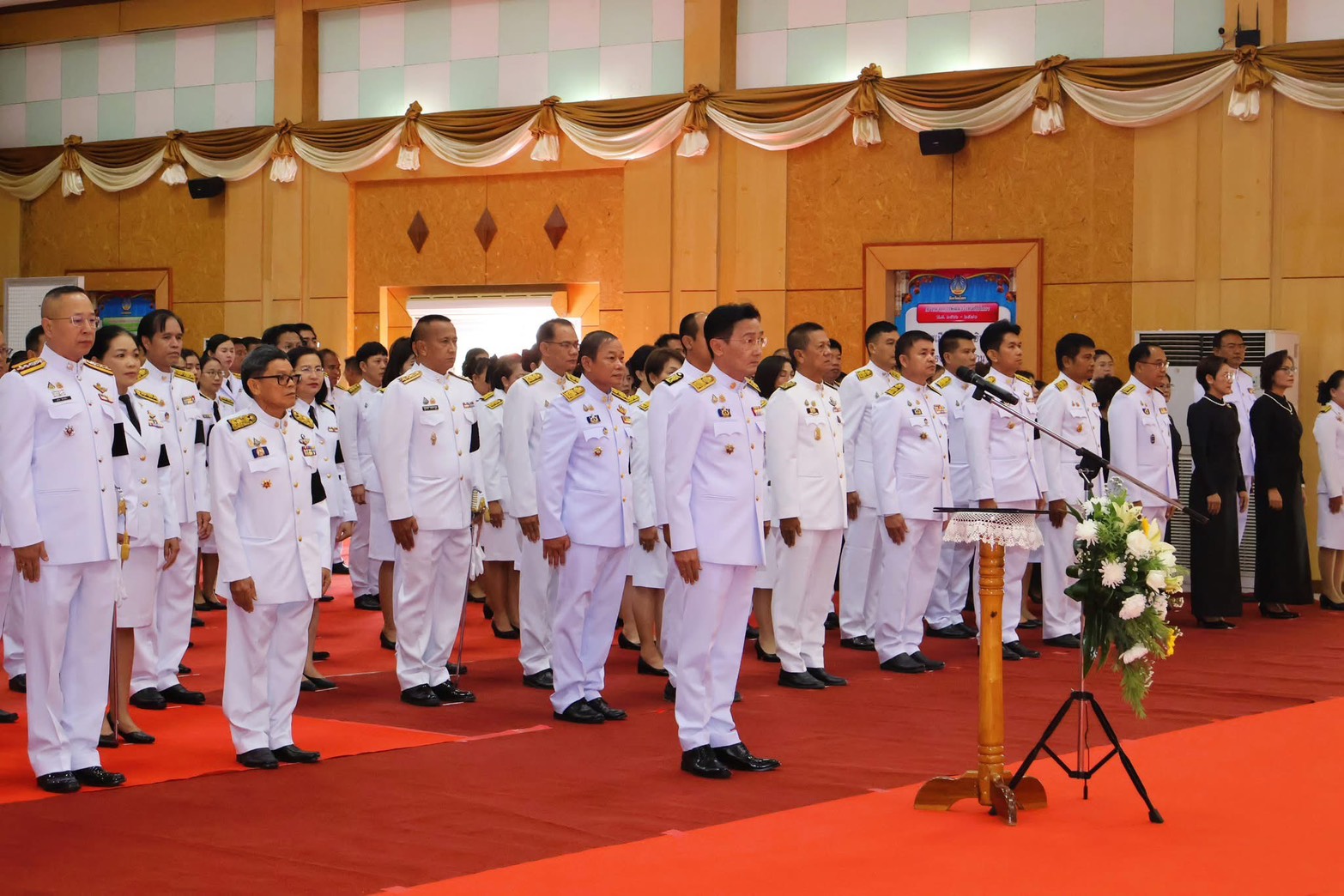 ส.ป.ก.ยโสธร ร่วมพิธีวางพานพุ่มดอกไม้สด เนื่องในวันพระบิดาแห่งฝนหลวง ประจำปี พ.ศ.๒๕๖๘
