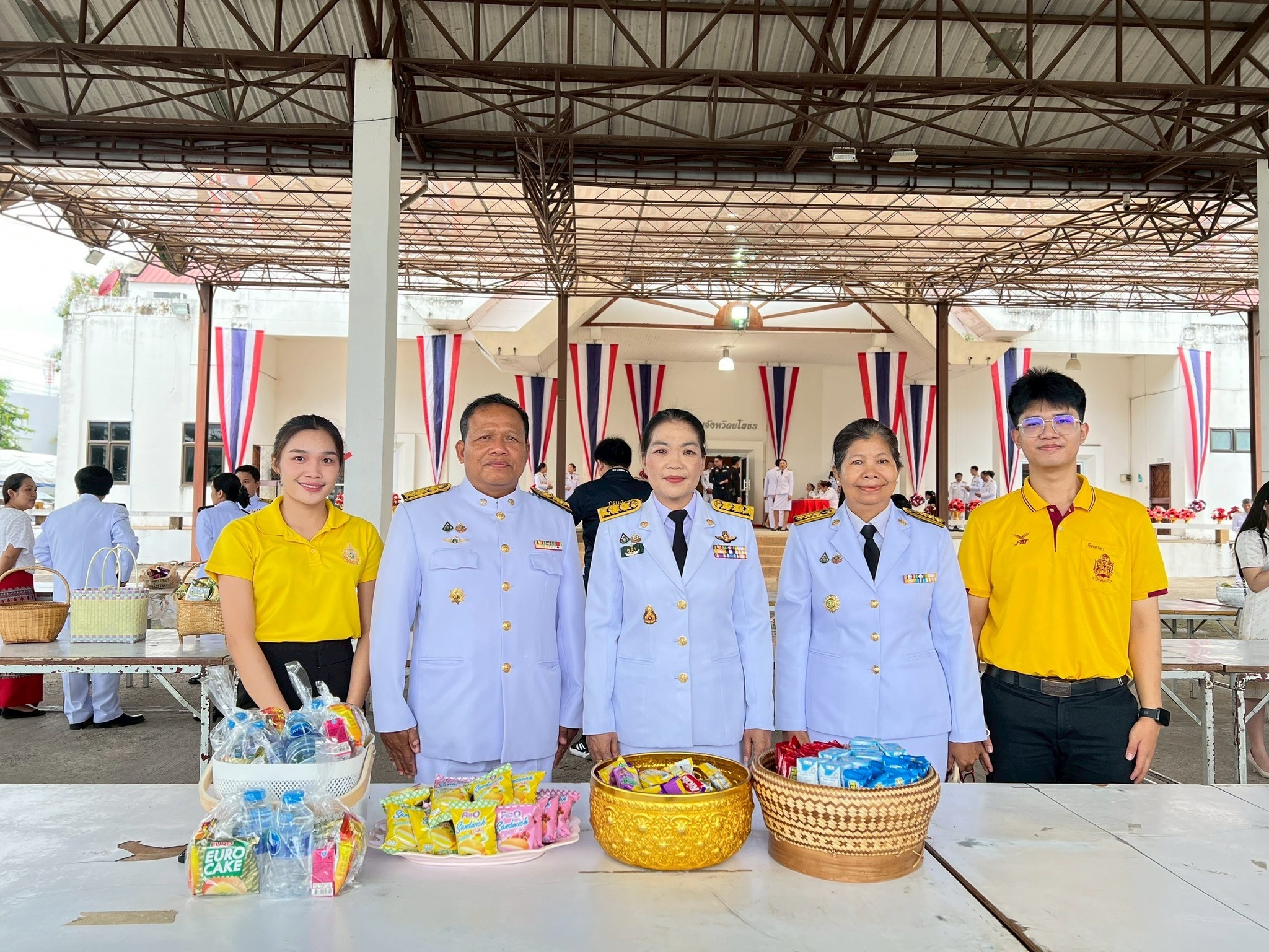 ส.ป.ก.ยโสธร ร่วมพิธีเจริญพระพุทธมนต์และทำบุญตักบาตรถวายพระราชกุศล เฉลิมพระเกียรติพระบาทสมเด็จพระบรเมนทรมหาอานันทมหิดล พระอัฐมรามาธิบดินทร เนื่องในโอกาสวันพระบรมราชสมภพครบ ๑๐๐ ปี