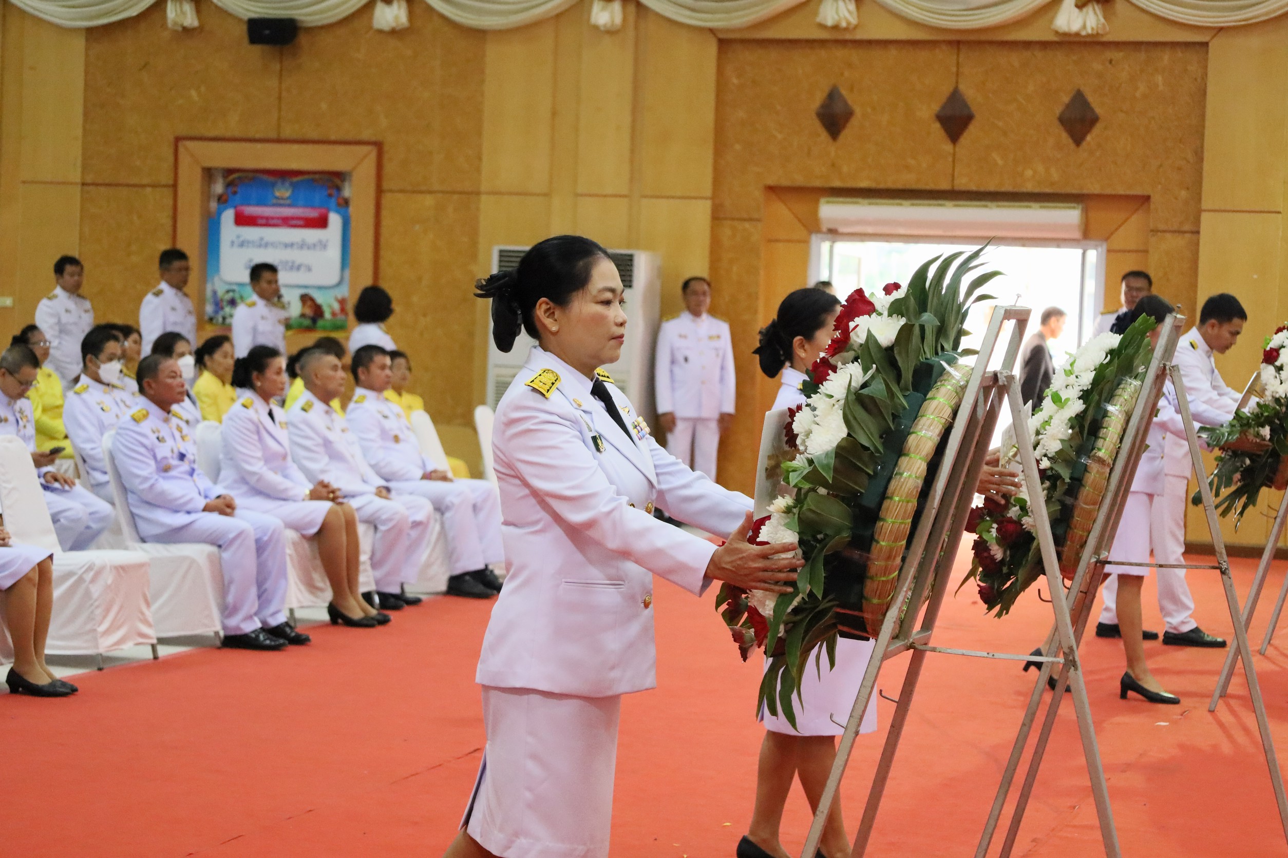 ส.ป.ก.ยโสธร ร่วมงานรัฐพิธีวางพวงมาลาและถวายราชสดุดี 