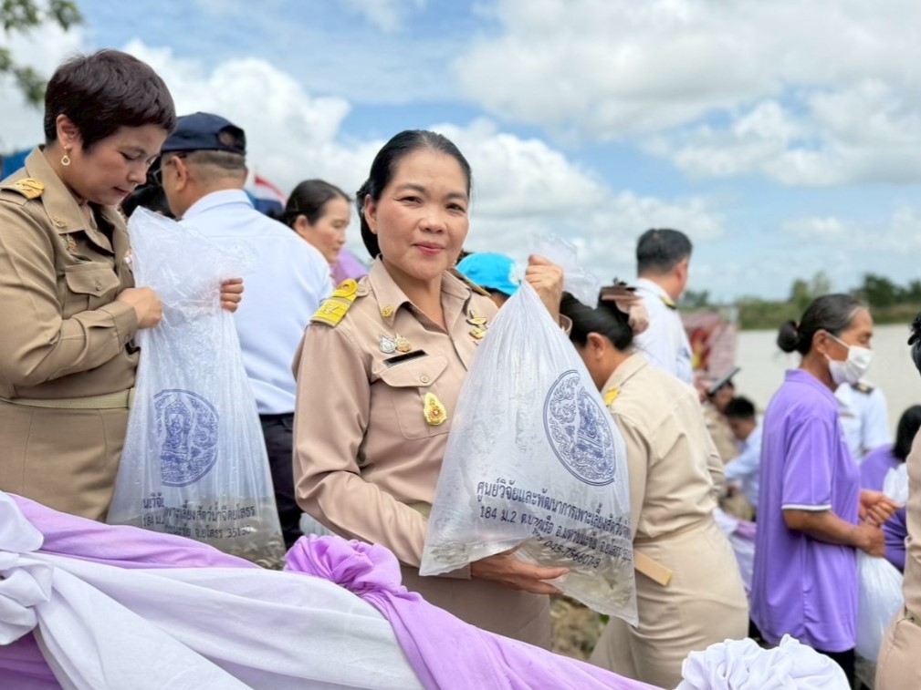 ส.ป.ก.ยโสธร ร่วมพิธีปล่อยพันธุ์สัตว์น้ำ เฉลิมพระเกียรติฯ