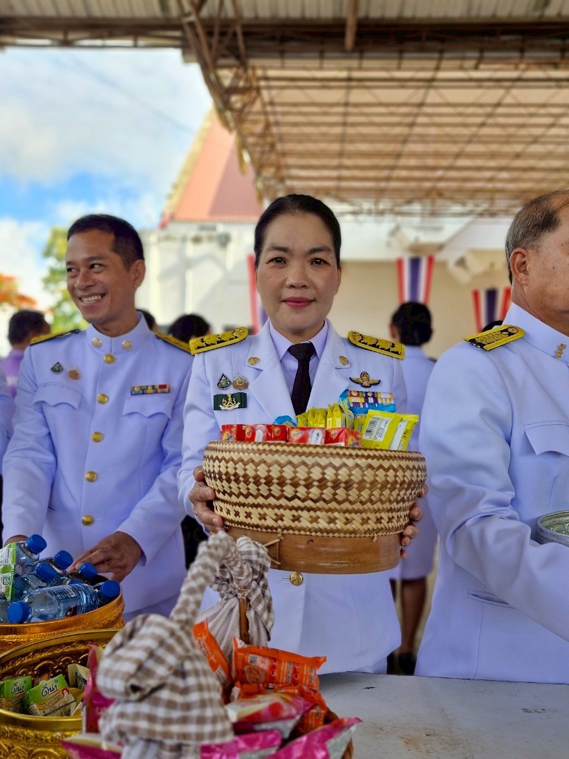 ส.ป.ก.ยโสธร ร่วมประกอบพิธีเจริญพระพุทธมนต์ ทำบุญตักบาตร