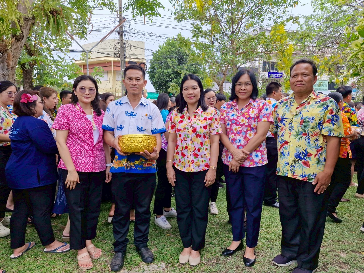 ส.ป.ก.ยโสธร  เข้ารดน้ำขอพรสืบสานประเพณีไทยเพื่อความเป็นสิริมงคล เนื่องในวันสงกรานต์ หรือวันขึ้นปีใหม่ไทย ประจำปี 2568”