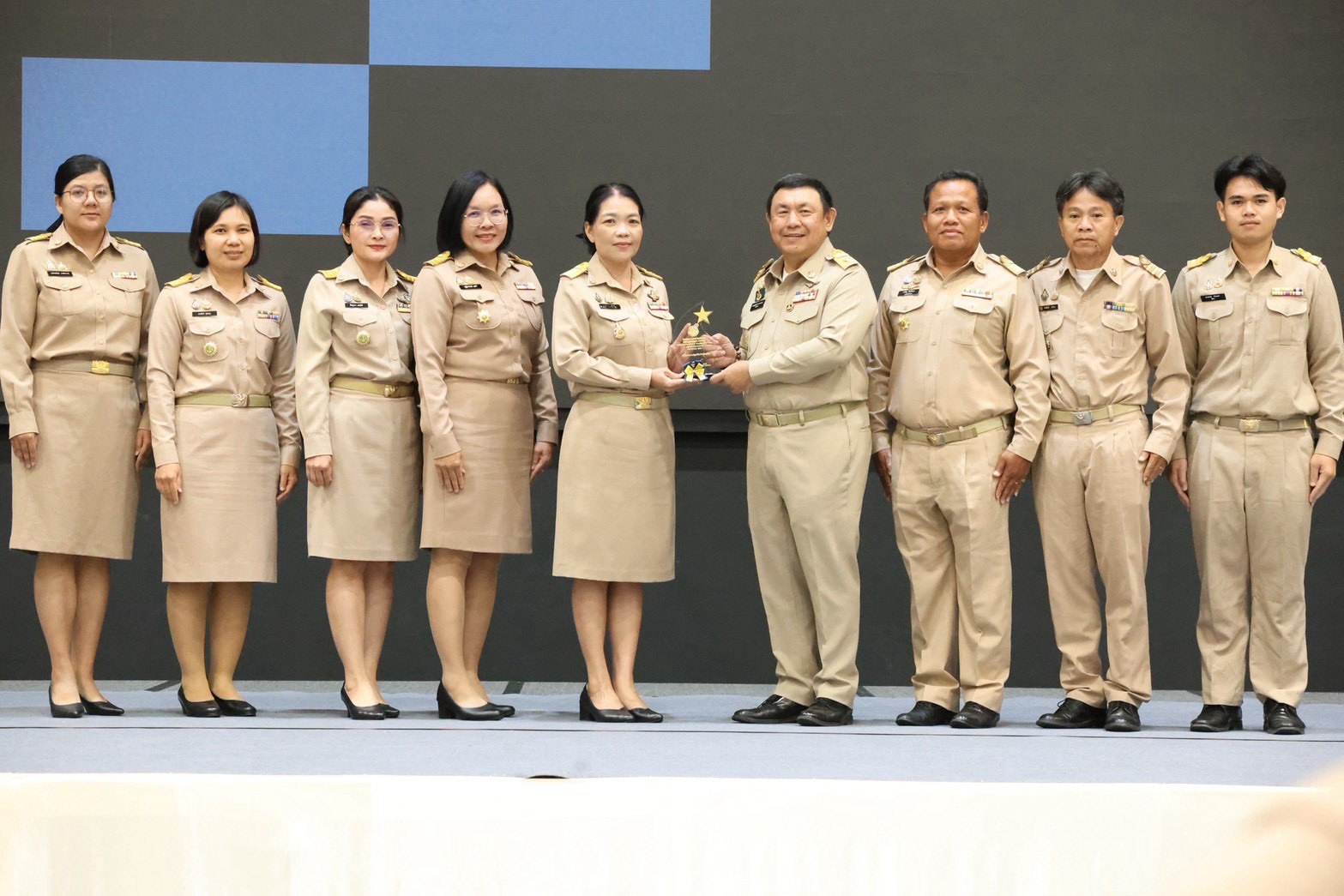 title - ส.ป.ก.ยโสธร เข้ารับรางวัล Golden Land Reform Management Award การบริหารจัดการ “การปฏิรูปที่ดิน” ดีเด่น (กลุ่มจังหวัดขนาดกลาง)  ประจําปี พ.ศ. 2569