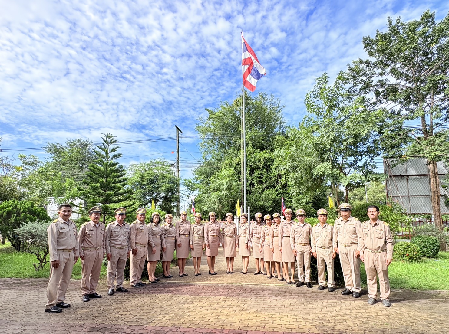 title - ส.ป.ก.ยโสธร เชิญธงชาติไทยและร้องเพลงชาติไทย  เนื่องในวันพระราชทานธงชาติไทย ประจำปี 2569