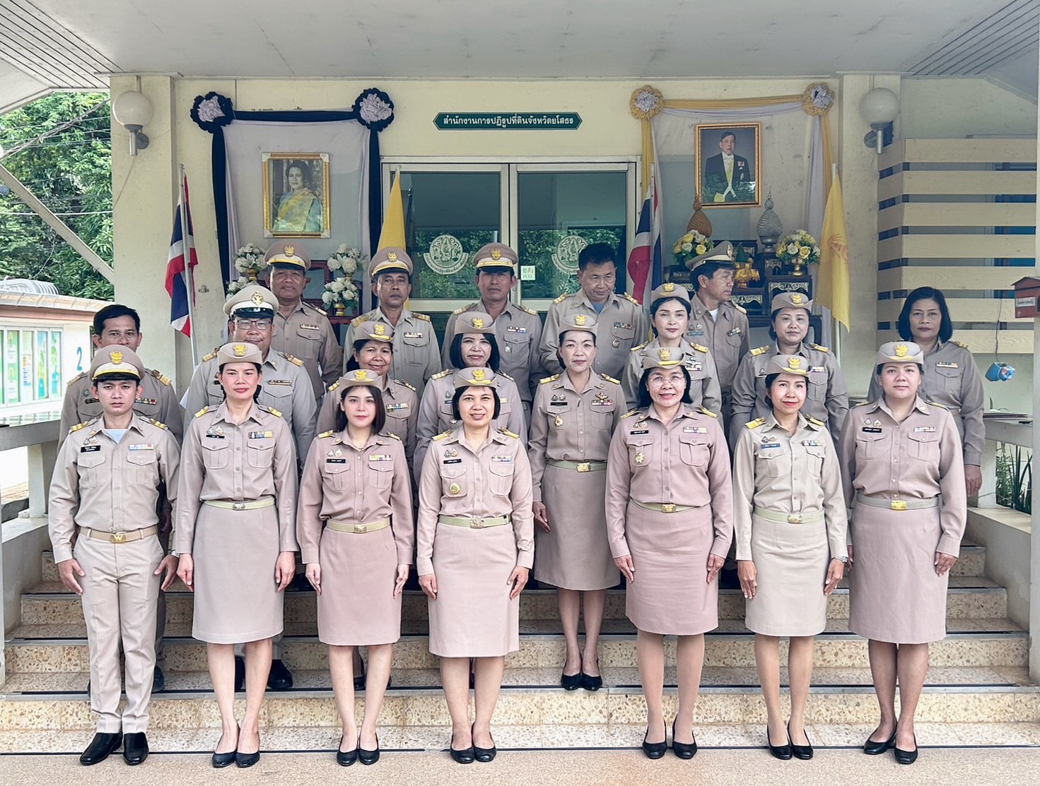 title - ส.ป.ก.ยโสธร เชิญธงชาติไทยและร้องเพลงชาติไทย  เนื่องในวันพระราชทานธงชาติไทย ประจำปี 2569